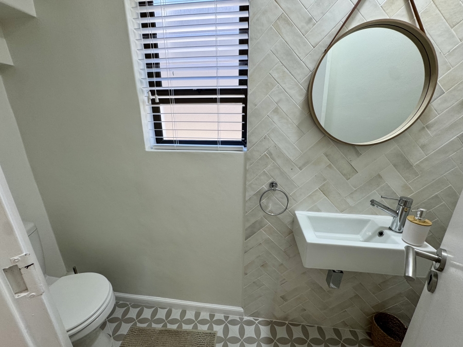 3 Bedroom Property for Sale in Waves Edge Western Cape